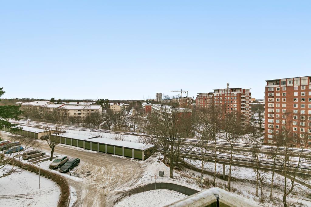 16. Plattsattning marksten kanten parkeringsplats Vallentuna Norra