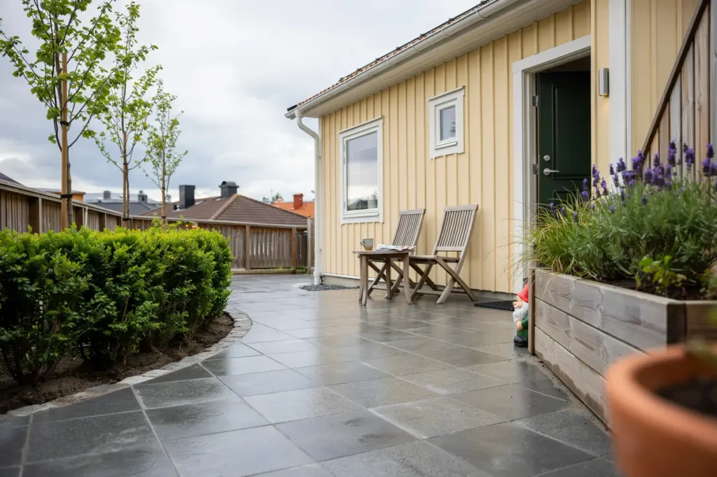 anl ggning av stenlagd uteg ng och sittplats i flogsta